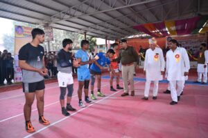 सदर एसएचओ से सुरेंद्र कुमार से मिलती कब्बडी टीम