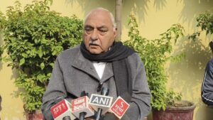 मीडिया से बात करते भूपेंद्र हुड्डा