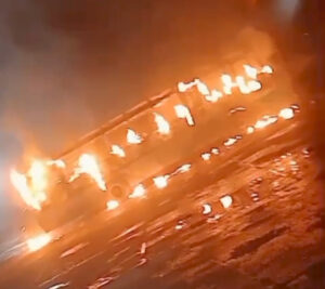 बसों में लगी आग