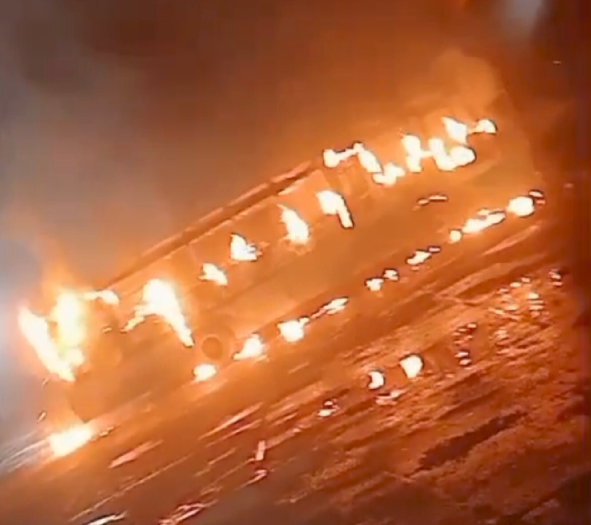 बसों में लगी आग